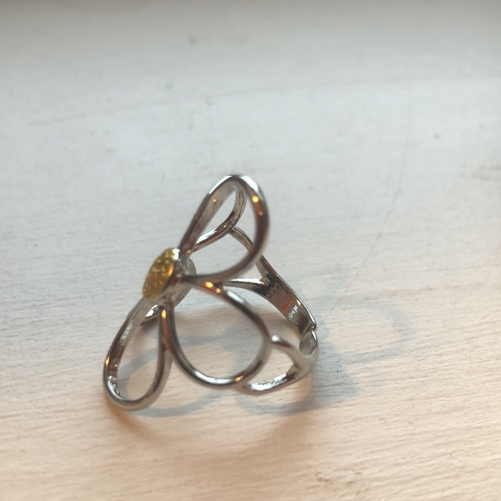 Daisy Ring - Picture 2 of 2